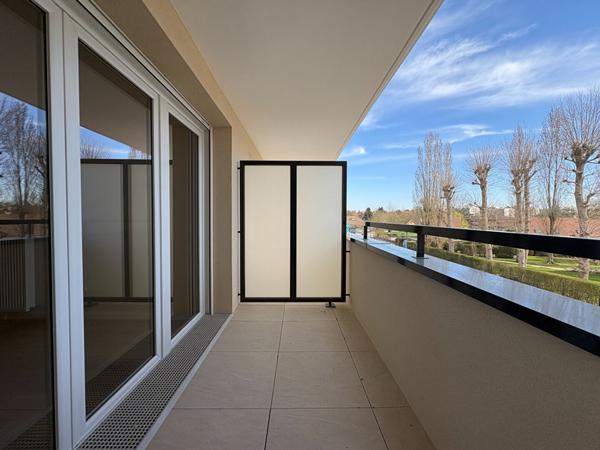 APPARTEMENT NEUF DE 2 PIECES A LOUER A PLAISIR - CENTRE-VILLE