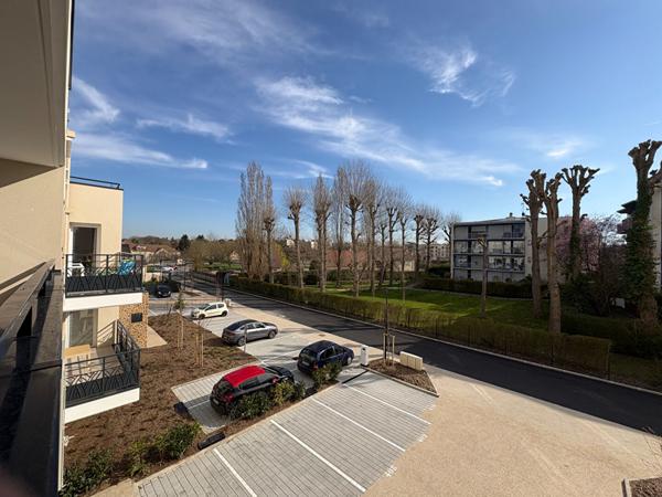 APPARTEMENT NEUF DE 2 PIECES A LOUER A PLAISIR - CENTRE-VILLE