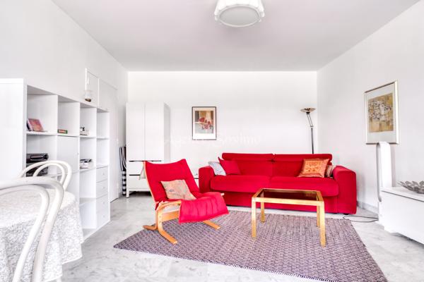 À VENDRE – Appartement 2 pièces en rez-de-jardin avec terrasse fermée, cave et parking