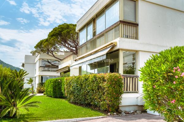 À VENDRE – Appartement 2 pièces en rez-de-jardin avec terrasse fermée, cave et parking