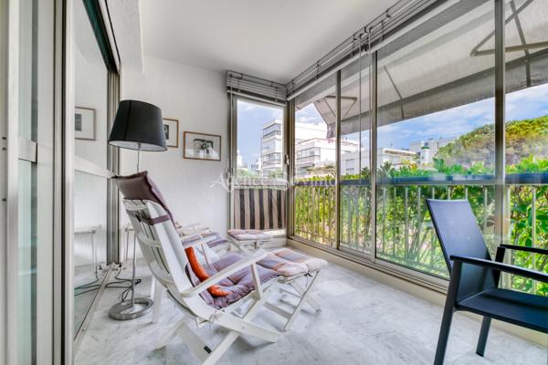 À VENDRE – Appartement 2 pièces en rez-de-jardin avec terrasse fermée, cave et parking