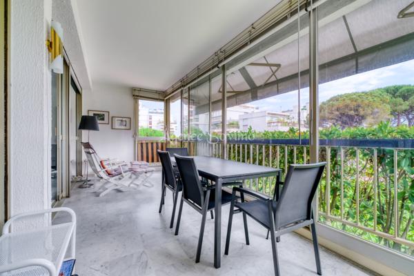 À VENDRE – Appartement 2 pièces en rez-de-jardin avec terrasse fermée, cave et parking