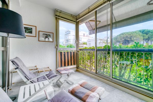 À VENDRE – Appartement 2 pièces en rez-de-jardin avec terrasse fermée, cave et parking