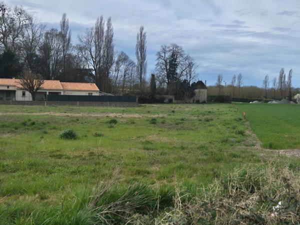 Terrain de 1098m² à 32 940€ HAI, Lot 1 FRONTENAY ROHAN ROHAN (79)