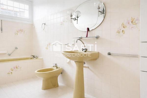 Maison  4 ch + 1 bureau au calme , jardin et garage