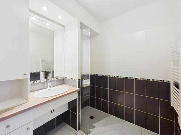 Appartement 2 pièces au 1er étage avec ascenseur , Lormont