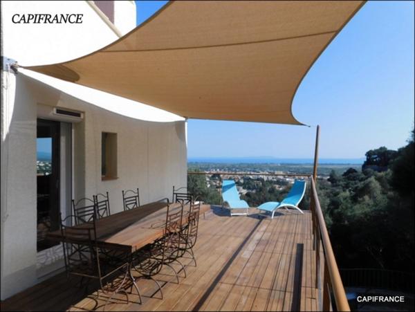 EXCEPTIONNEL! Maison individuelle rénovée vue mer avec terrasse sur 5 000 m² à Hyères (83) double garage