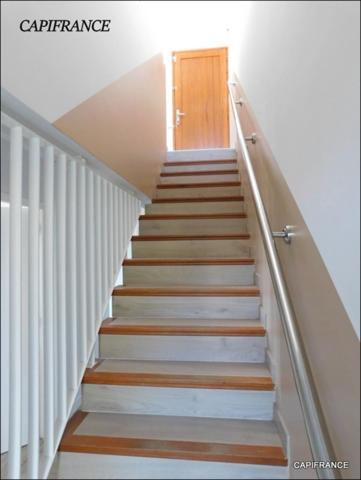 EXCEPTIONNEL! Maison individuelle rénovée vue mer avec terrasse sur 5 000 m² à Hyères (83) double garage