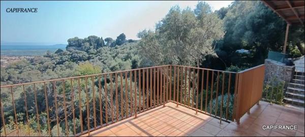 EXCEPTIONNEL! Maison individuelle rénovée vue mer avec terrasse sur 5 000 m² à Hyères (83) double garage