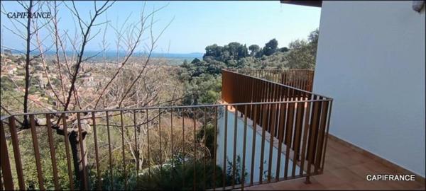 EXCEPTIONNEL! Maison individuelle rénovée vue mer avec terrasse sur 5 000 m² à Hyères (83) double garage