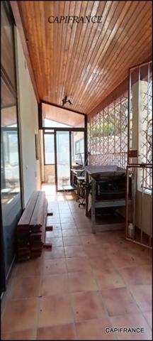 EXCEPTIONNEL! Maison individuelle rénovée vue mer avec terrasse sur 5 000 m² à Hyères (83) double garage