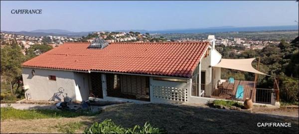 EXCEPTIONNEL! Maison individuelle rénovée vue mer avec terrasse sur 5 000 m² à Hyères (83) double garage