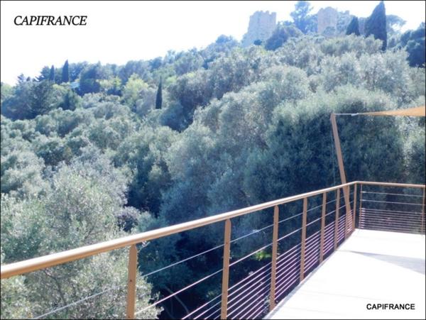 EXCEPTIONNEL! Maison individuelle rénovée vue mer avec terrasse sur 5 000 m² à Hyères (83) double garage