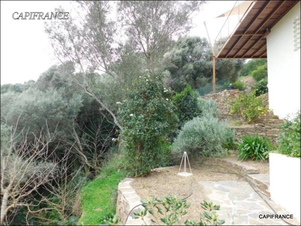 EXCEPTIONNEL! Maison individuelle rénovée vue mer avec terrasse sur 5 000 m² à Hyères (83) double garage