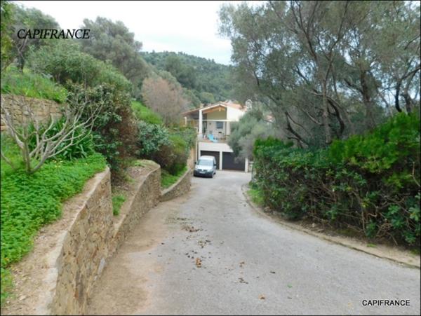 EXCEPTIONNEL! Maison individuelle rénovée vue mer avec terrasse sur 5 000 m² à Hyères (83) double garage