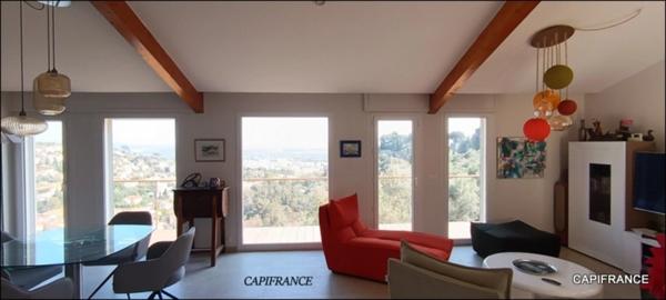 EXCEPTIONNEL! Maison individuelle rénovée vue mer avec terrasse sur 5 000 m² à Hyères (83) double garage