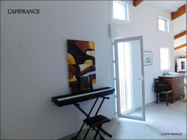 EXCEPTIONNEL! Maison individuelle rénovée vue mer avec terrasse sur 5 000 m² à Hyères (83) double garage