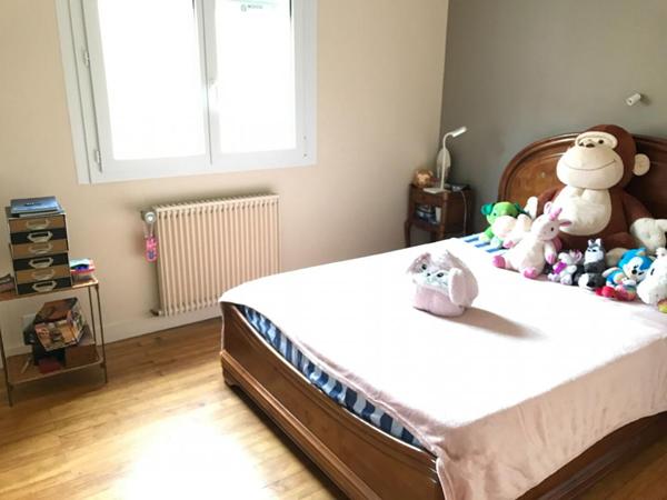 Maison, La Chataigneraie  (85120) 4 chambres un bureau et dépendance