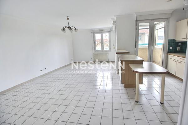 VENISSIEUX - SECTEUR CENTRE VILLE - T4 - BALCON - PROCHE COMMERCES - ECOLES - COLLEGES - AXES ROUTIERS - TRANSPORTS EN COMMUNS - TRAMWAY - BUS - METRO - TRAIN