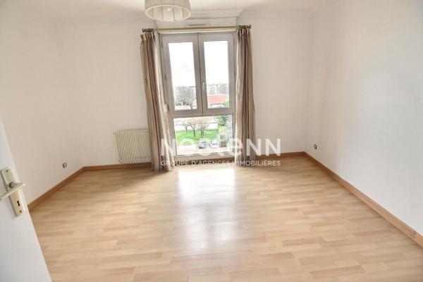 VENISSIEUX - SECTEUR CENTRE VILLE - T4 - BALCON - PROCHE COMMERCES - ECOLES - COLLEGES - AXES ROUTIERS - TRANSPORTS EN COMMUNS - TRAMWAY - BUS - METRO - TRAIN