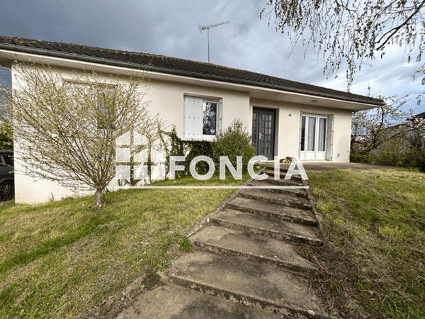 Location Maison 5 pièces 83.38 m² - 17 RUE DU STADE Chasseneuil Du Poitou 86360