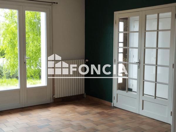 Location Maison 5 pièces 83.38 m² - 17 RUE DU STADE Chasseneuil Du Poitou 86360