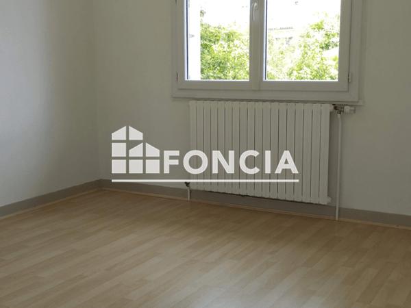 Location Maison 5 pièces 83.38 m² - 17 RUE DU STADE Chasseneuil Du Poitou 86360