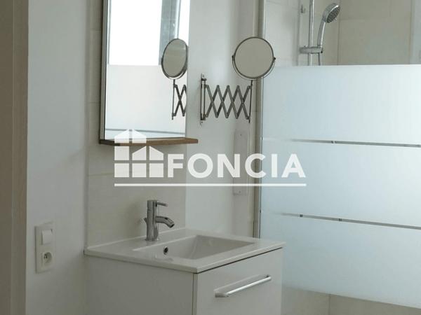 Location Maison 5 pièces 83.38 m² - 17 RUE DU STADE Chasseneuil Du Poitou 86360