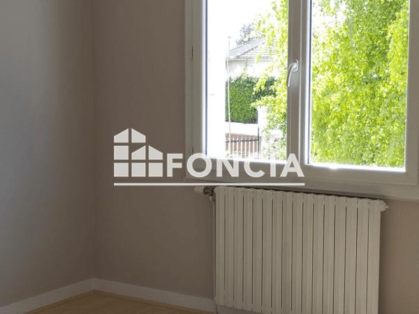 Location Maison 5 pièces 83.38 m² - 17 RUE DU STADE Chasseneuil Du Poitou 86360