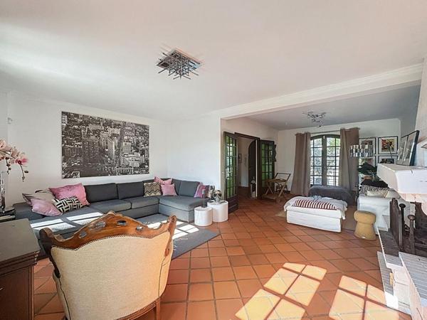 Maison Rare à Igny ? Volumes, Lumière et Prestations Haut de Gamme