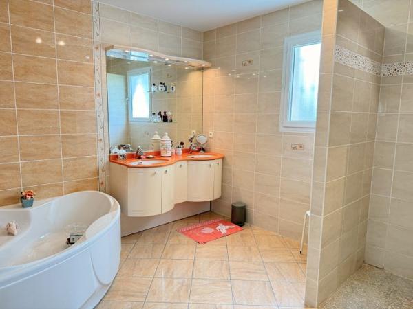 Maison traditionnelle Cozes 180 m²