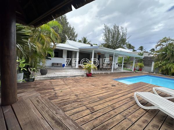 Saint-François (97118) Villa de 120m² environ sur un terrain de 500m² avec piscine.