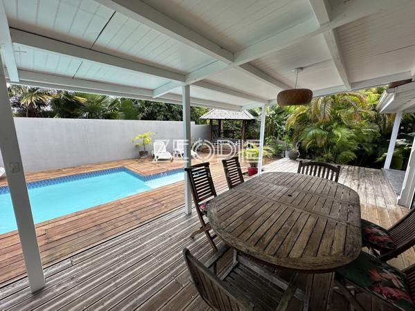 Saint-François (97118) Villa de 120m² environ sur un terrain de 500m² avec piscine.