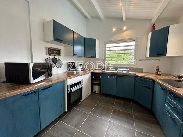 Saint-François (97118) Villa de 120m² environ sur un terrain de 500m² avec piscine.
