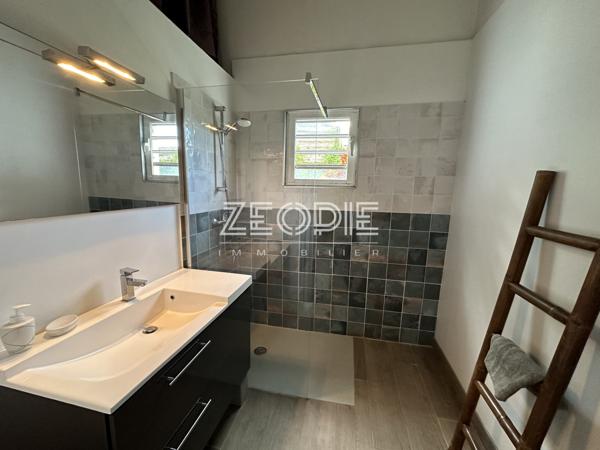 Saint-François (97118) Villa de 120m² environ sur un terrain de 500m² avec piscine.