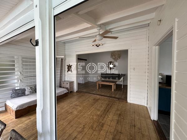 Saint-François (97118) Villa de 120m² environ sur un terrain de 500m² avec piscine.