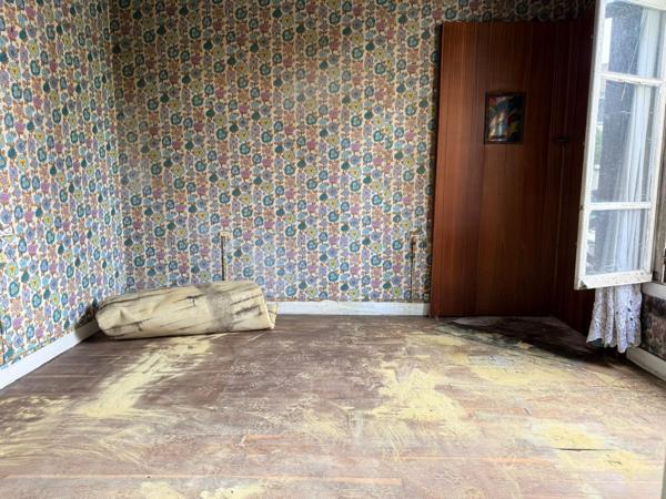Maison à rénover sur très beau terrain de 547 m²