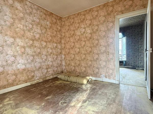 Maison à rénover sur très beau terrain de 547 m²
