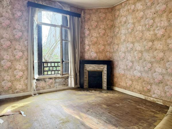 Maison à rénover sur très beau terrain de 547 m²