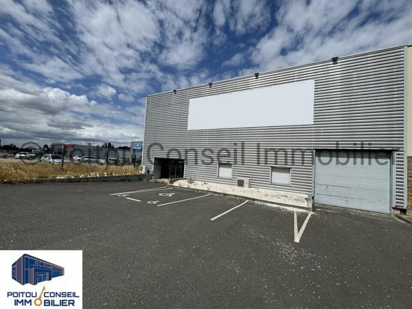 OPPORTUNITE PROXIMITE ZONE DU LECLERC LOCAL COMMERCIAL D’ENVIRON 600m2 AVEC PARKINGS ET VISIBILITE