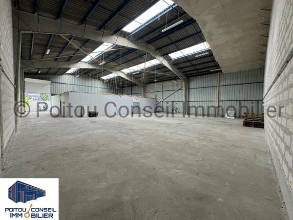 OPPORTUNITE PROXIMITE ZONE DU LECLERC LOCAL COMMERCIAL D’ENVIRON 600m2 AVEC PARKINGS ET VISIBILITE