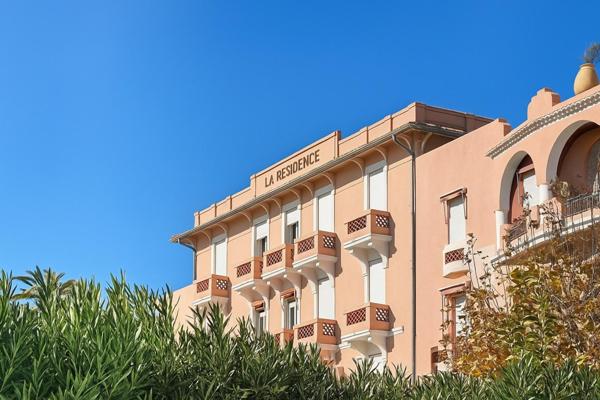 A vendre à Bandol : Charmant T2 de 2017 en rez-de-jardin, au calme, plage privée & tennis