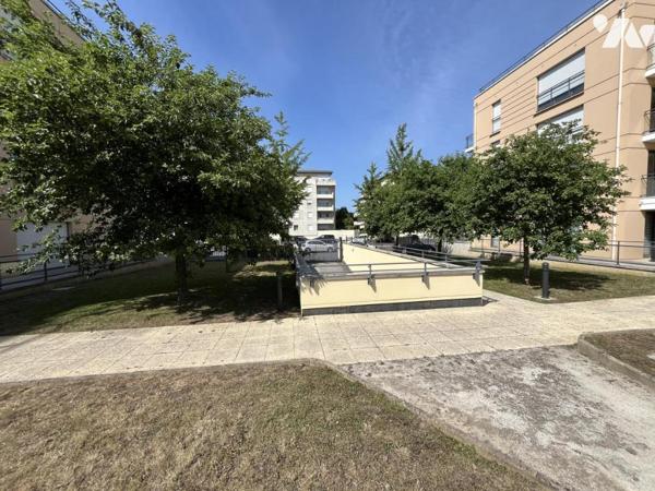 CAEN - Situé dans le quartier recherché  du stade d'ornano - avec grande terrasse de 20m²