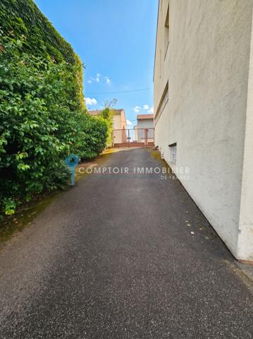 Immeuble
                                                                                                                                                
                                                                                                                                                
                                                                                                                                                
                                                    
                                                                                                                                                                                                                                                                                                                        342  m²                                                                                                                                                                                                         2 etage(s)
