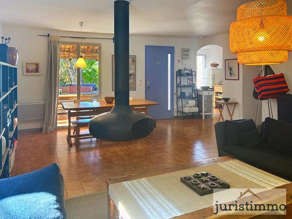 Mollans-sur-Ouvèze (26170) ***SOUS COMPROMIS*** Rare à la vente : Propriété avec 2 habitations indépendantes, grande piscine et vue dégag