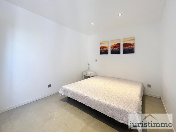 Mollans-sur-Ouvèze (26170) ***SOUS COMPROMIS*** Rare à la vente : Propriété avec 2 habitations indépendantes, grande piscine et vue dégag