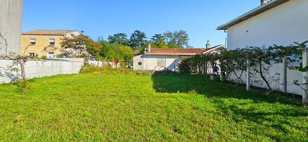 BORDEAUX CAUDERAN - Terrain constructible d'environ 288 m²  - Libre de constructeur - 1ère ligne