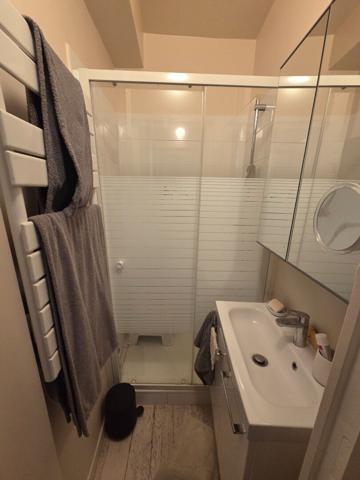 VIAGER OCCUPE PAR DAME DE 76 ANS - BASTILLE -