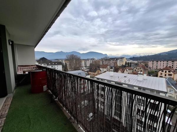 Appartement lumineux avec balcon et vue montagnes
