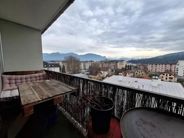 Appartement lumineux avec balcon et vue montagnes